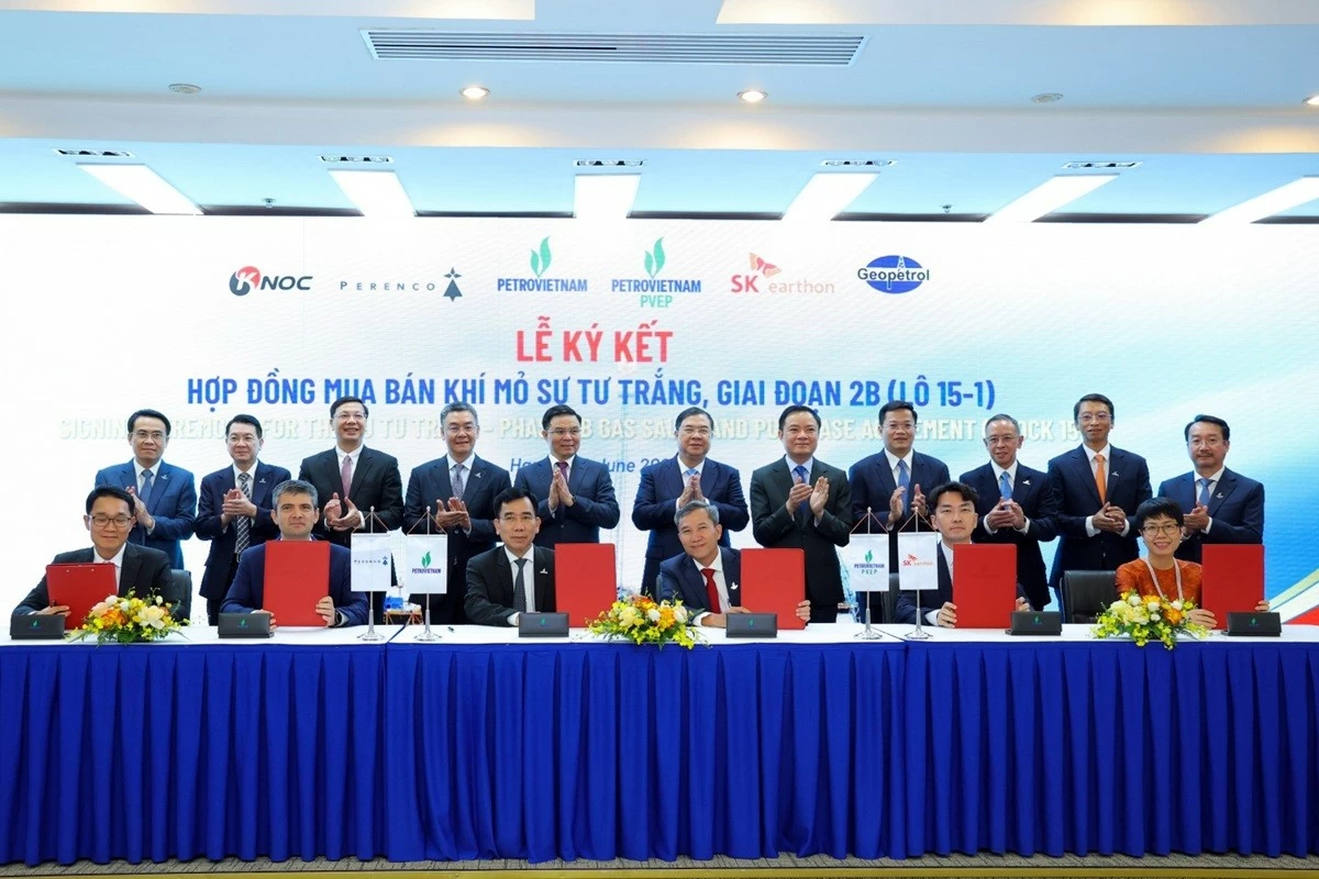 Lễ ký kết hợp đồng mua bán khí mỏ Sư Tử Trắng, giai đoạn 2B. (Nguồn: pvn.vn)