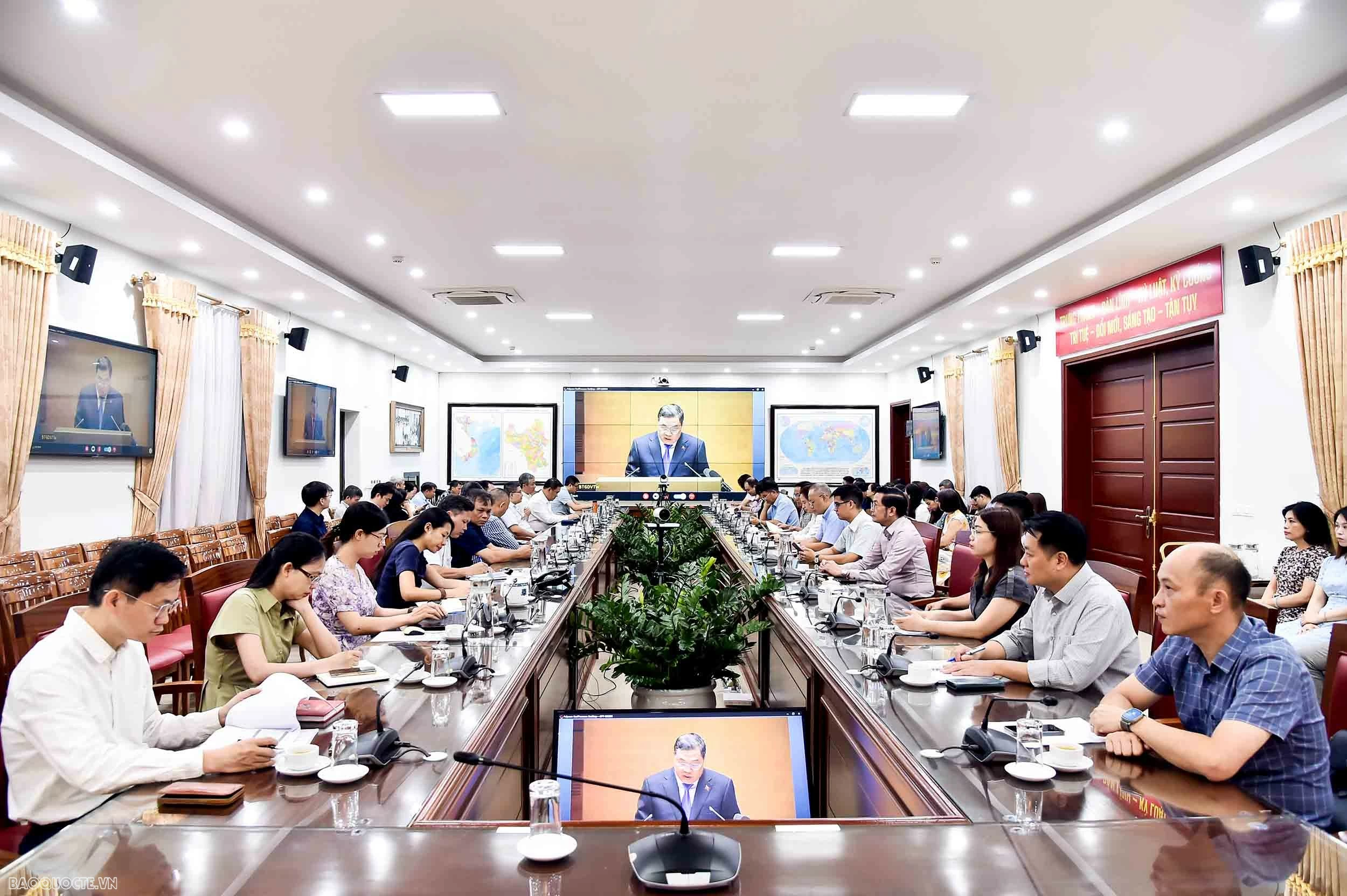 Hội nghị toàn quốc quán triệt Nghị quyết số 10-NQ/TW về phát triển kinh tế có vốn đầu tư nước ngoài Tổng Bí thư, Chủ tịch nước Tô Lâm: Chủ động lựa chọn, dẫn dắt và sử dụng hiệu quả nguồn lực quốc tế để nâng cao nội lực, tính tự chủ của nền kinh tế