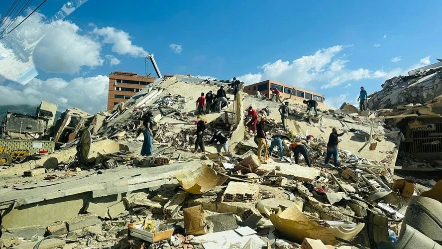 Động đất ở Venezuela: Khoảng 50.000 người mất tích, số người thiệt mạng có thể tăng mạnh, cộng đồng quốc tế chạy đua với 'tử thần'. (Ảnh: Đại sứ Việt Nam tại Venezuela Vũ Trung Mỹ)