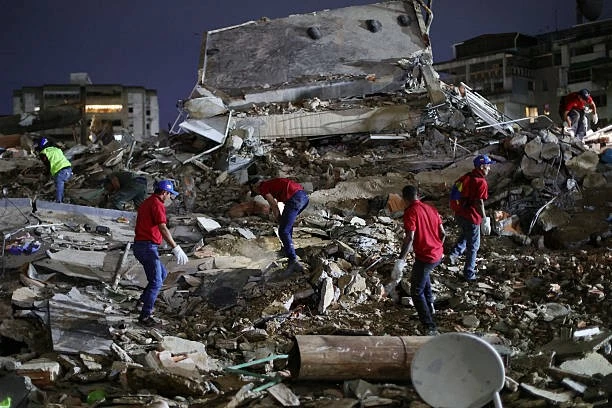 Đống đổ nát bao trùm nhiều khu vực sau động đất tại Venezuela. (Nguồn: Getty Images)
