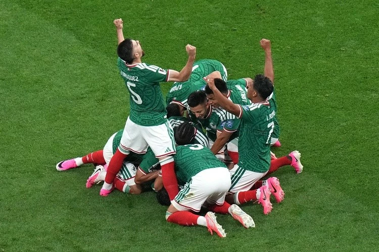 Kết quả bóng đá Vòng 1/32 World Cup: Mexico 2-0 Ecuador: Mexico phá dớp 40 năm ở World Cup, hẹn đại chiến Anh tại vòng 1/16