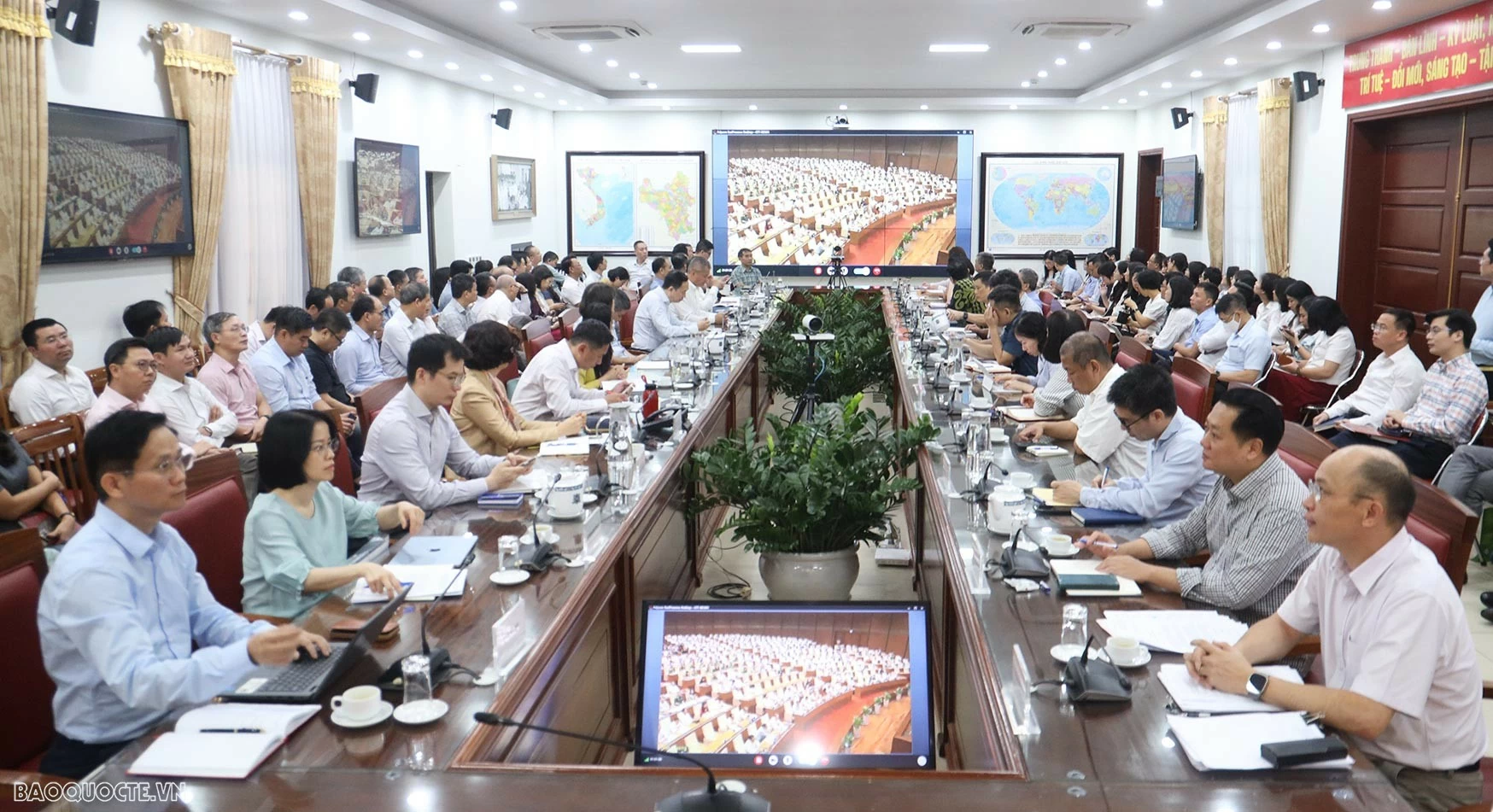 Điểm cầu Bộ Ngoại giao tham dự dưới hình thức trực tuyến. (Ảnh: Thành Long)