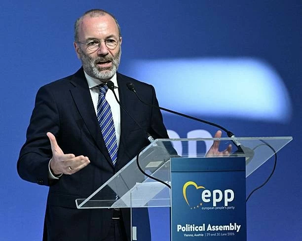 Chủ tịch đảng Nhân dân châu Âu (EPP) Manfred Weber phát biểu tại đại hội của European People's Party diễn ra ở hội trường Sofiensäle, thủ đô Vienna, Áo, ngày 29/6/2026. (Ảnh: HELMUT FOHRINGER/APA/AFP/Getty Images) Chủ tịch đảng Nhân dân châu Âu (EPP) Manfred Weber phát biểu tại đại hội của European People's Party diễn ra ở hội trường Sofiensäle, thủ đô Vienna, Áo, ngày 29/6/2026. (Ảnh: HELMUT FOHRINGER/APA/AFP/Getty Images)