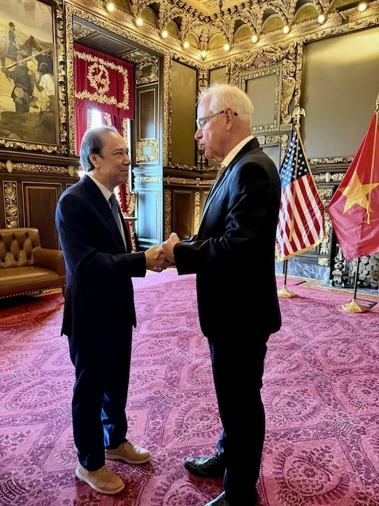 Đại sứ Nguyễn Quốc Dũng thăm và làm việc tại bang Minnesota, Hoa Kỳ Đại sứ Nguyễn Quốc Dũng thăm và làm việc tại bang Minnesota, Hoa Kỳ