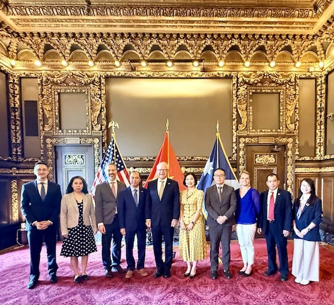 Đại sứ Nguyễn Quốc Dũng thăm và làm việc tại bang Minnesota, Hoa Kỳ Đại sứ Nguyễn Quốc Dũng thăm và làm việc tại bang Minnesota, Hoa Kỳ