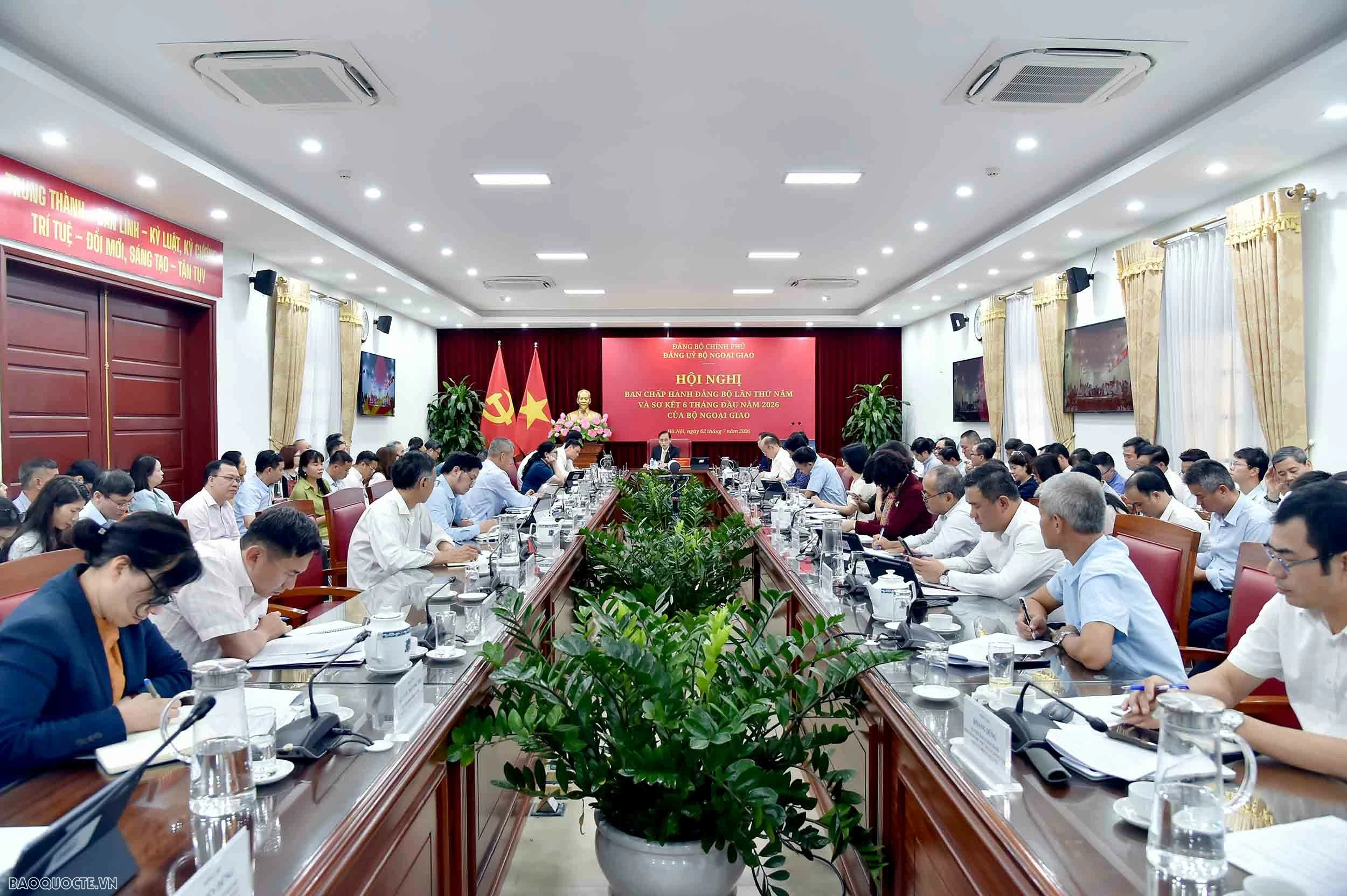 Bộ trưởng Lê Hoài Trung: Nâng tầm tư duy, đổi mới mạnh mẽ để xây dựng nền ngoại giao toàn diện, hiện đại