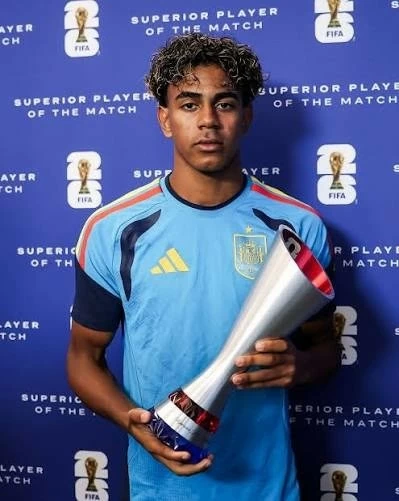 Phá vỡ kỷ lục của Mbappe, Lamine Yamal nhận danh hiệu cao quý Phá vỡ kỷ lục của Mbappe, Lamine Yamal nhận danh hiệu cao quý