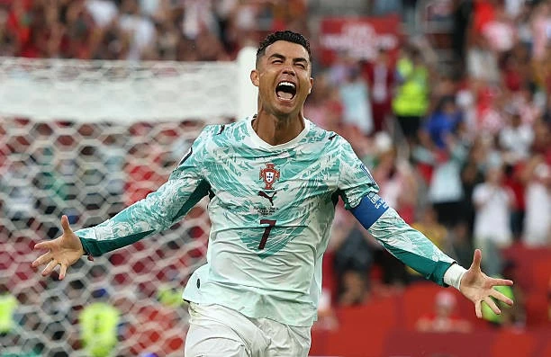 Cristiano Ronaldo ăn mừng bàn gỡ hòa trên chấm 11m cho Bồ Đào Nha. (Nguồn: Gettty Images)