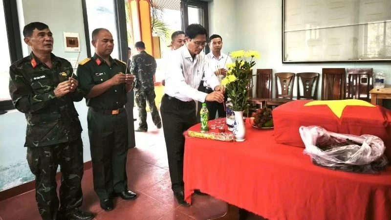 Đắk Lắk: Xã Krông Bông quy tập được 2 hài cốt liệt sĩ tại khu vực núi Đá Đen, dưới chân dãy núi Chư Yang Sin Đắk Lắk: Xã Krông Bông quy tập được 2 hài cốt liệt sĩ tại khu vực núi Đá Đen, dưới chân dãy núi Chư Yang Sin