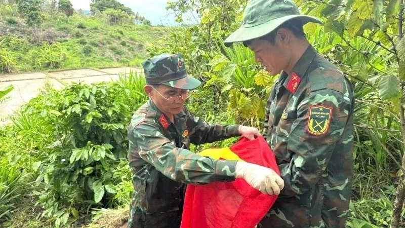 Đắk Lắk: Xã Krông Bông quy tập được 2 hài cốt liệt sĩ tại khu vực núi Đá Đen, dưới chân dãy núi Chư Yang Sin Đắk Lắk: Xã Krông Bông quy tập được 2 hài cốt liệt sĩ tại khu vực núi Đá Đen, dưới chân dãy núi Chư Yang Sin