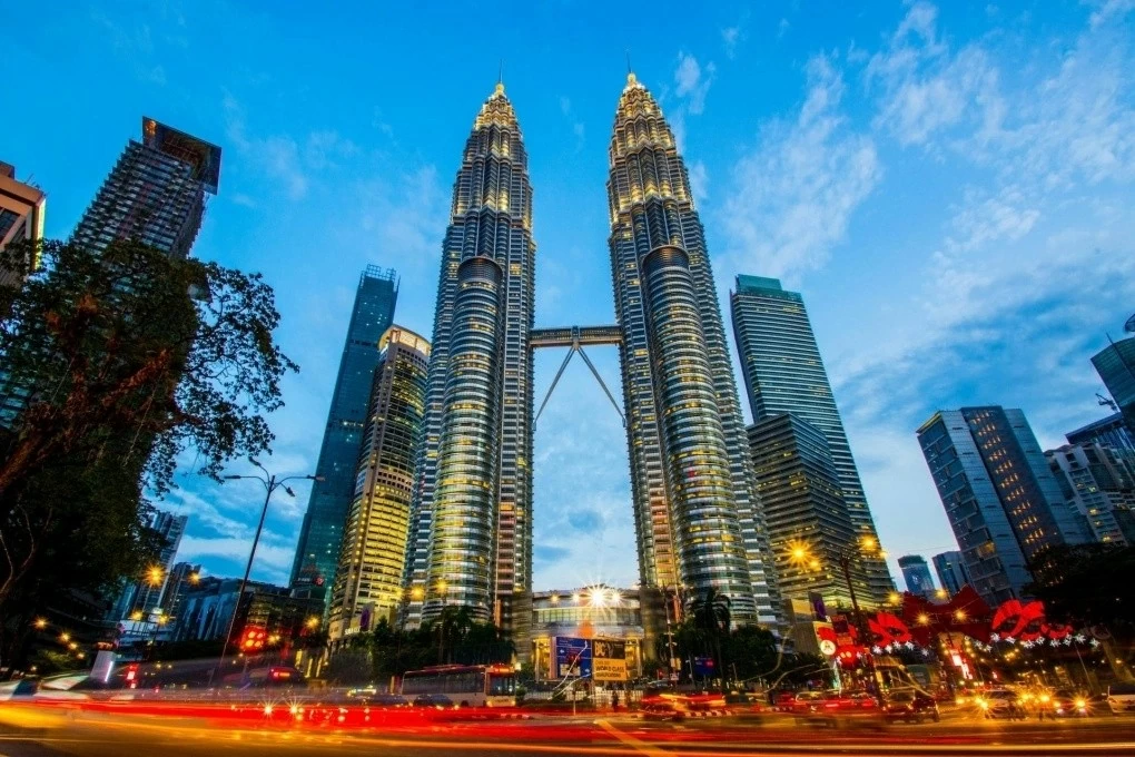 Triển vọng tăng trưởng kinh tế Malaysia được cải thiện nhờ đà phục hồi của xuất khẩu và lĩnh vực công nghệ. (Nguồn: Veena World) Triển vọng tăng trưởng kinh tế Malaysia được cải thiện nhờ đà phục hồi của xuất khẩu và lĩnh vực công nghệ. (Nguồn: Veena World)