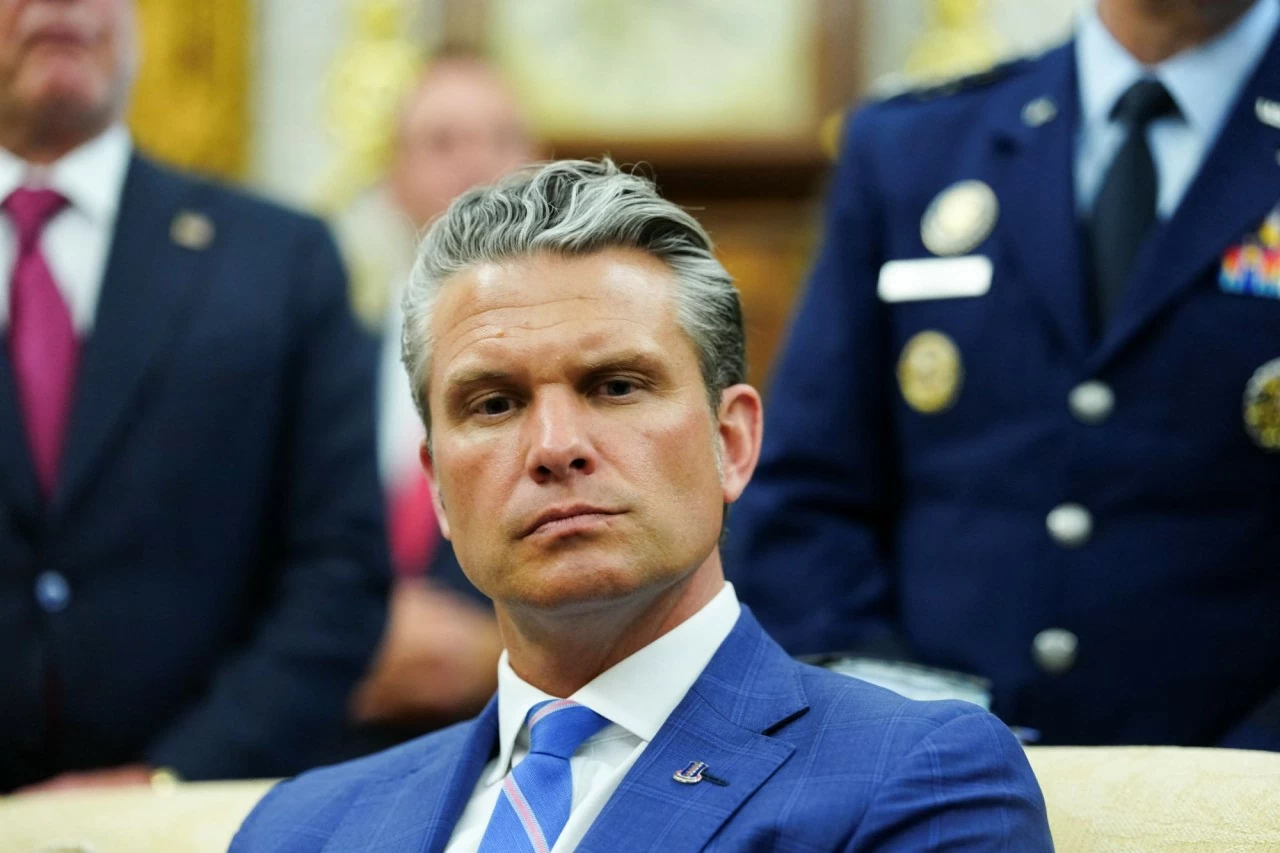 Bộ trưởng Quốc phòng Mỹ Pete Hegseth trong một cuộc họp gần đây, giữa lúc xuất hiện thông tin Washington từng cân nhắc kế hoạch cắt giảm thêm lực lượng quân sự tại châu Âu. (Nguồn: KQED) Bộ trưởng Quốc phòng Mỹ Pete Hegseth trong một cuộc họp gần đây, giữa lúc xuất hiện thông tin Washington từng cân nhắc kế hoạch cắt giảm thêm lực lượng quân sự tại châu Âu. (Nguồn: KQED)