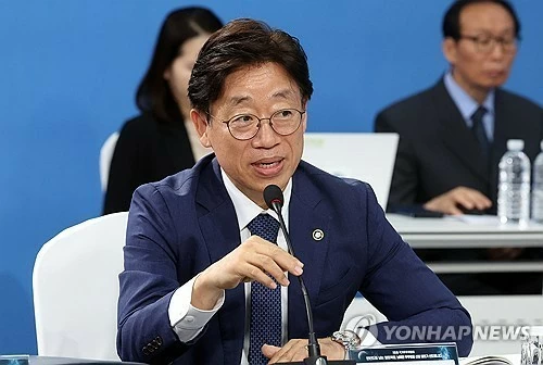 Ông Oh Tae-seok, Giám đốc Cơ quan Hàng không Vũ trụ Hàn Quốc (KASA), phát biểu tại cuộc họp báo của Hội đồng Không gian Quốc gia do Tổng thống Lee Jae Myung chủ trì ở thành phố Jinju, miền đông nam Hàn Quốc, ngày 3/7/2026. (Nguồn: Yonhap)
