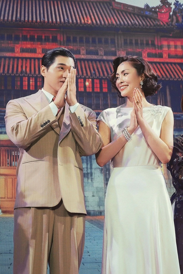 Hôm 2/7, Tăng Thanh Hà thu hút chú ý khi được giới thiệu đảm nhiệm vai chính Hoàng hậu Nam Phương trong phim chiếu rạp Nhà thiết kế Đỗ Mạnh Cường và một tháng chuẩn bị đầm ra mắt phim mới cho Tăng Thanh Hà