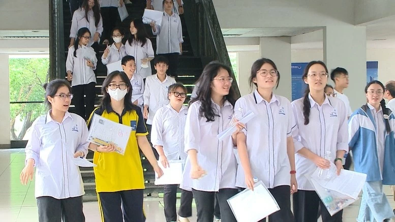 Tuyển sinh đại học 2026: Đừng chọn ngành theo đám đông...