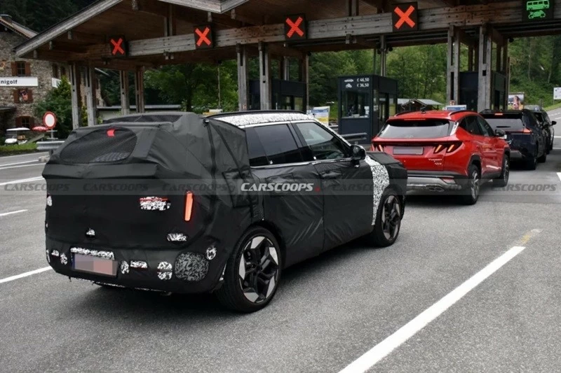 Nhìn từ bên hông, Hyundai Tucson thế hệ mới sở hữu các đường nét vuông vức hơn.