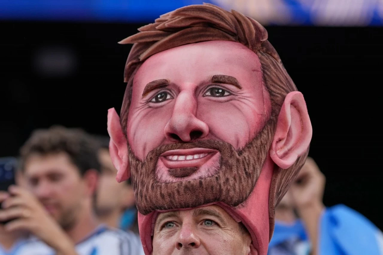 Messi Mania càn quét World Cup 2026: Khi người Argentina sẵn sàng vượt nửa vòng Trái đất để theo chân huyền thoại Messi Mania càn quét World Cup 2026: Khi người Argentina sẵn sàng vượt nửa vòng Trái đất để theo chân huyền thoại