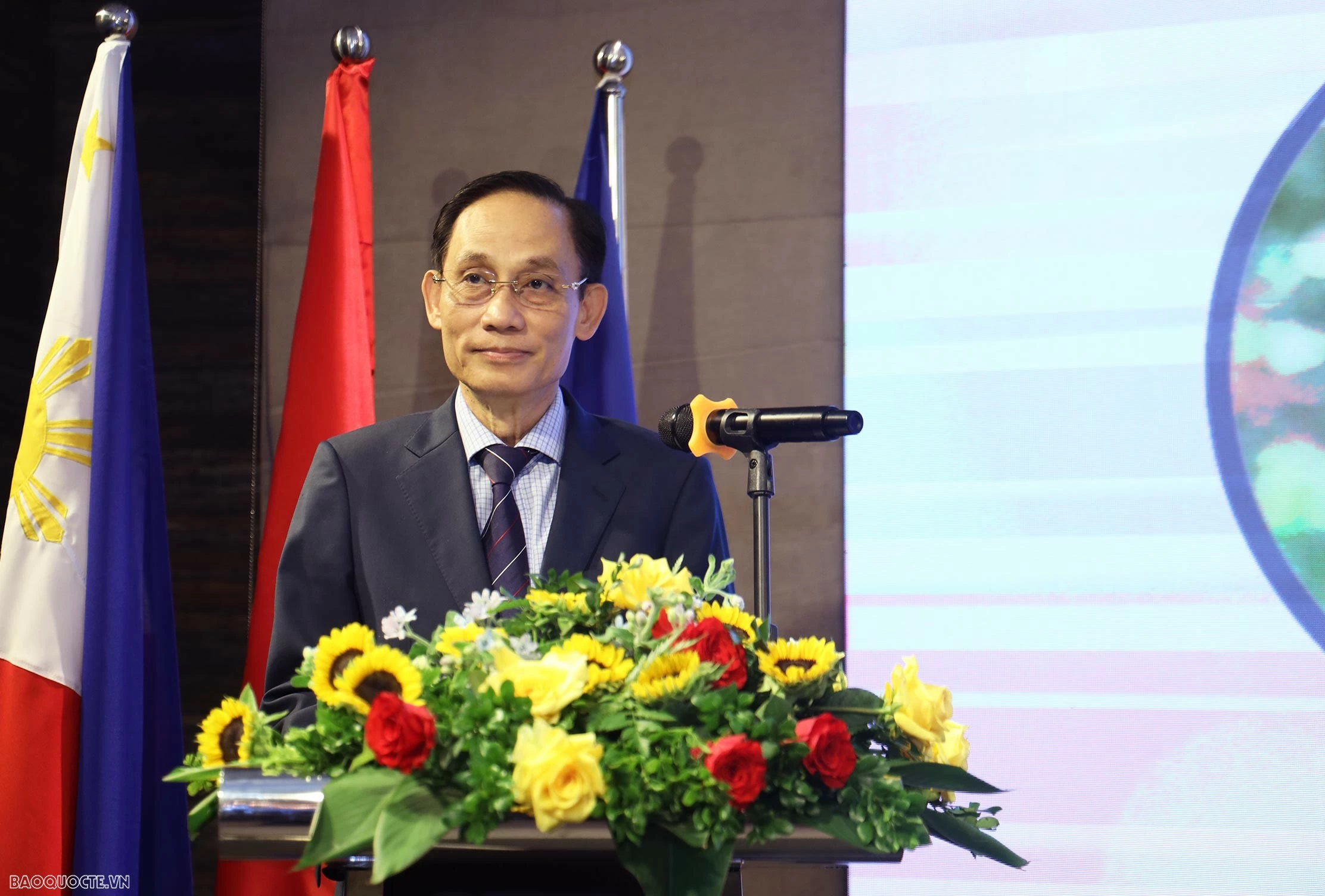 Ủy viên Bộ Chính trị, Bí thư Đảng ủy Bộ, Bộ trưởng Ngoại giao Lê Hoài Trung phát biểu tại buổi Lễ. (Ảnh: Thành Long)