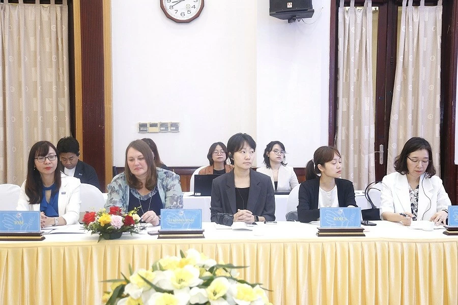 Khởi động giai đoạn II Dự án hỗ trợ tái hòa nhập cho phụ nữ di cư và con cái của họ Khởi động giai đoạn II Dự án hỗ trợ tái hòa nhập cho phụ nữ di cư và con cái của họ