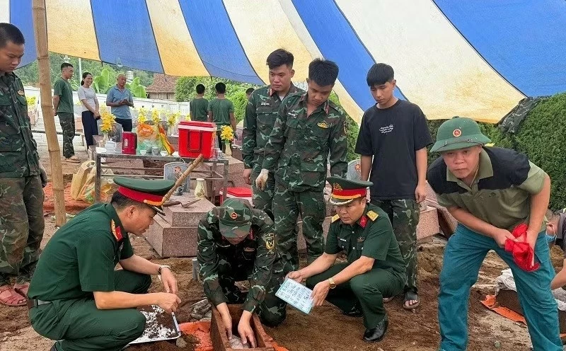 Chiến dịch 500 ngày đêm: Điện Biên hoàn thành lấy mẫu 911 mộ liệt sĩ tại Nghĩa trang Tông Khao Chiến dịch 500 ngày đêm: Điện Biên hoàn thành lấy mẫu 911 mộ liệt sĩ tại Nghĩa trang Tông Khao
