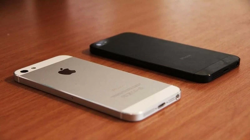 iPhone 5 là model bị ảnh hưởng lớn nhất trong đợt chặn hạ cấp này của Apple. iPhone 5 là model bị ảnh hưởng lớn nhất trong đợt chặn hạ cấp này của Apple.