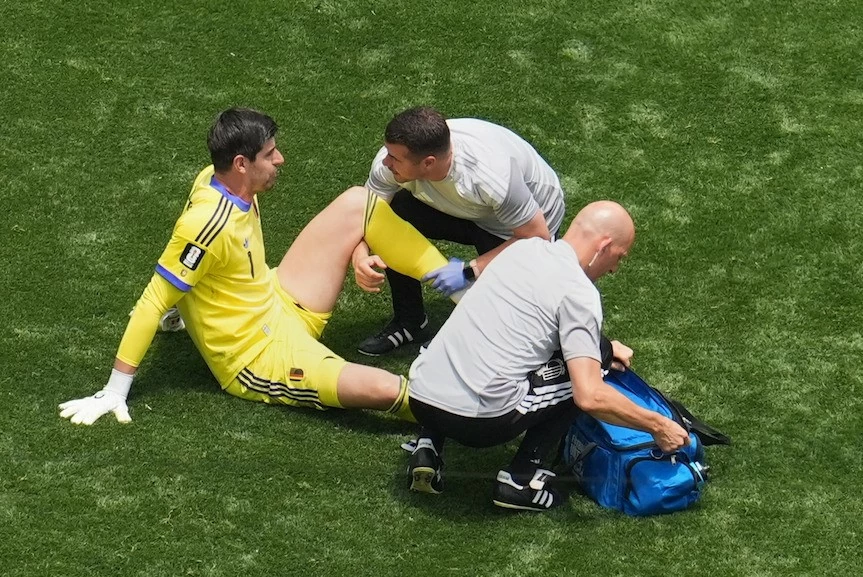 Tây Ban Nha đấu với Bỉ: Courtois an ủi Lammens sau sai lầm định mệnh - Cậu ấy sẽ mạnh mẽ hơn từ thất bại này
