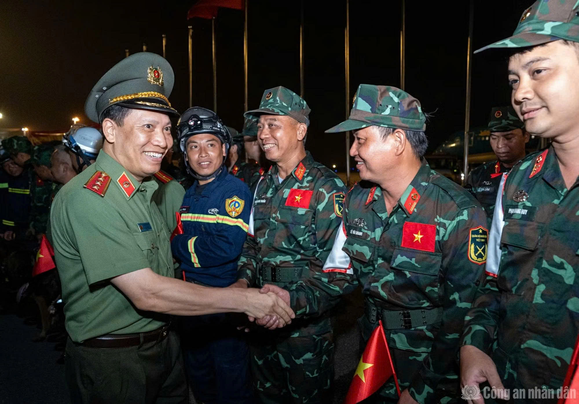 Đoàn cứu hộ, cứu nạn Việt Nam trở về nước, hoàn thành nhiệm vụ tại Venezuela Đoàn cứu hộ, cứu nạn Việt Nam trở về nước, hoàn thành nhiệm vụ tại Venezuela