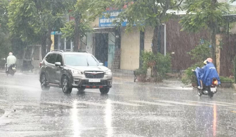 Cảnh báo mưa dông ở Hà Nội, lũ quét và sạt lở đất ở 4 tỉnh phía Bắc