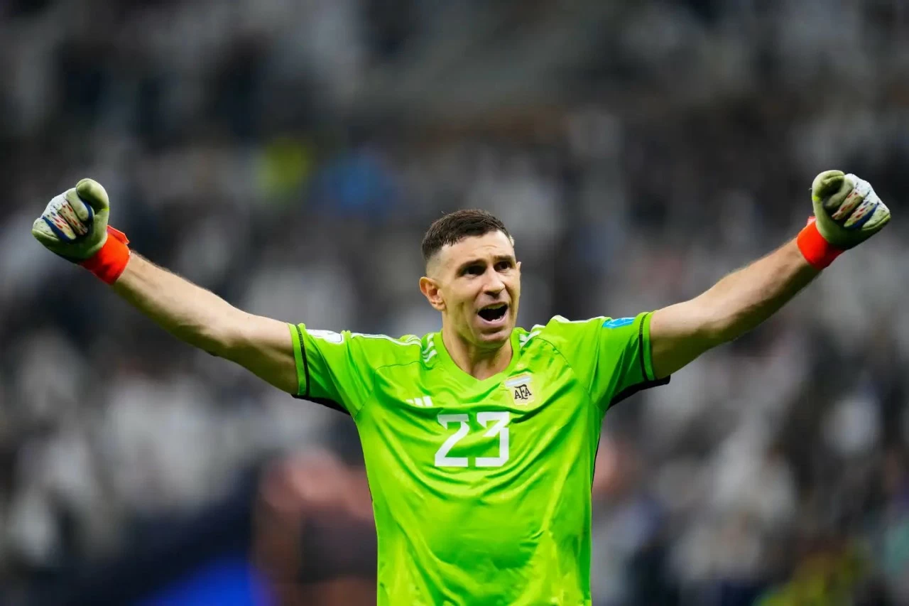 Emiliano Martinez - thủ môn khiến FIFA phải sửa luật