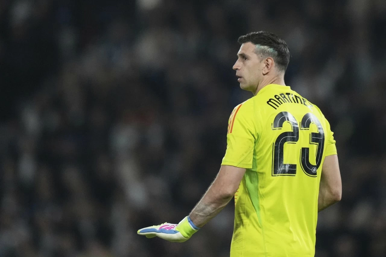 Emiliano Martinez - thủ môn khiến FIFA phải sửa luật