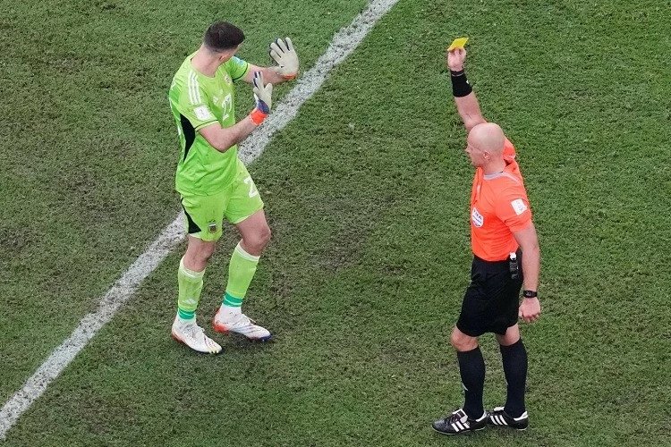 Emiliano Martinez - thủ môn khiến FIFA phải sửa luật