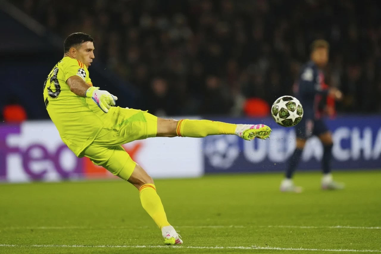 Emiliano Martinez - Thủ môn đội tuyển Argentina khiến FIFA phải sửa luật
