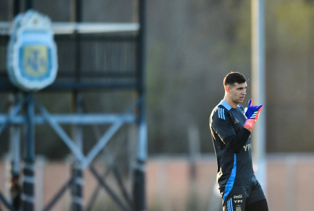 Emiliano Martinez - Thủ môn đội tuyển Argentina khiến FIFA phải sửa luật