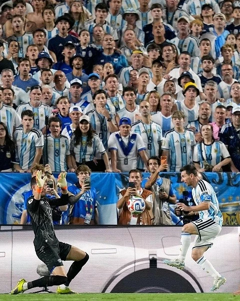Messi háo hức trước lần đầu đối đầu tuyển Anh ở bán kết World Cup: Đó sẽ là một trận đấu rất đặc biệt