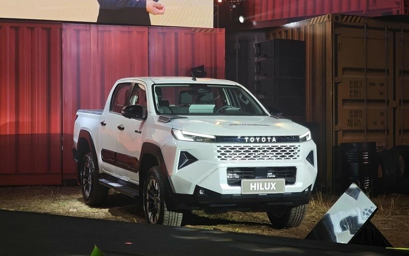 Top 4 xe bán tải bán chạy nhất tháng 6/2026: Toyota Hilux vươn lên dẫn đầu.