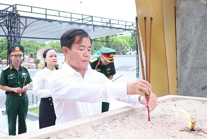 Đã lấy mẫu được hơn 2.000 phần mộ ở Nghĩa trang Liệt sĩ quốc gia Đường 9