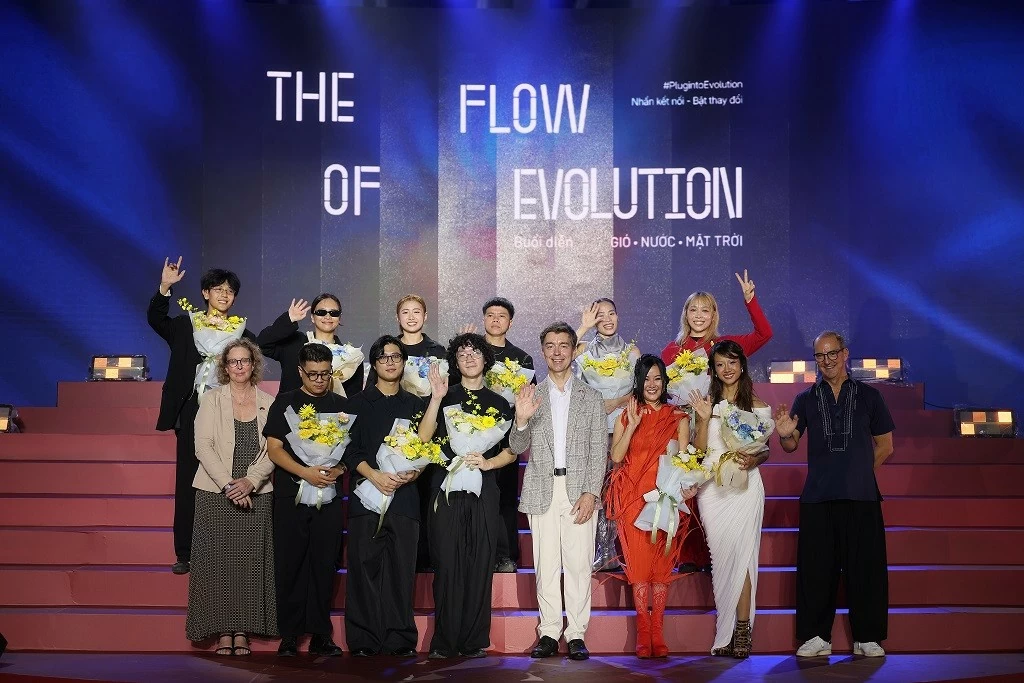 Show diễn ‘The Flow of Evolution’ khép lại hành trình ‘Nhấn kết nối - Bật thay đổi’ Show diễn ‘The Flow of Evolution’ khép lại hành trình ‘Nhấn kết nối - Bật thay đổi’