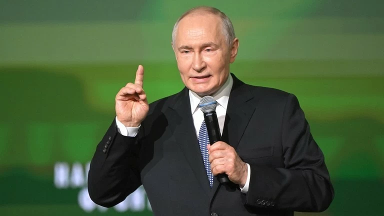 Tổng thống Nga Vladimir Putin phát biểu tại diễn đàn Nga cứng rắn sau làn sóng UAV của Ukraine, Tổng thống Putin tuyên bố đáp trả 'mạnh gấp nhiều lần'