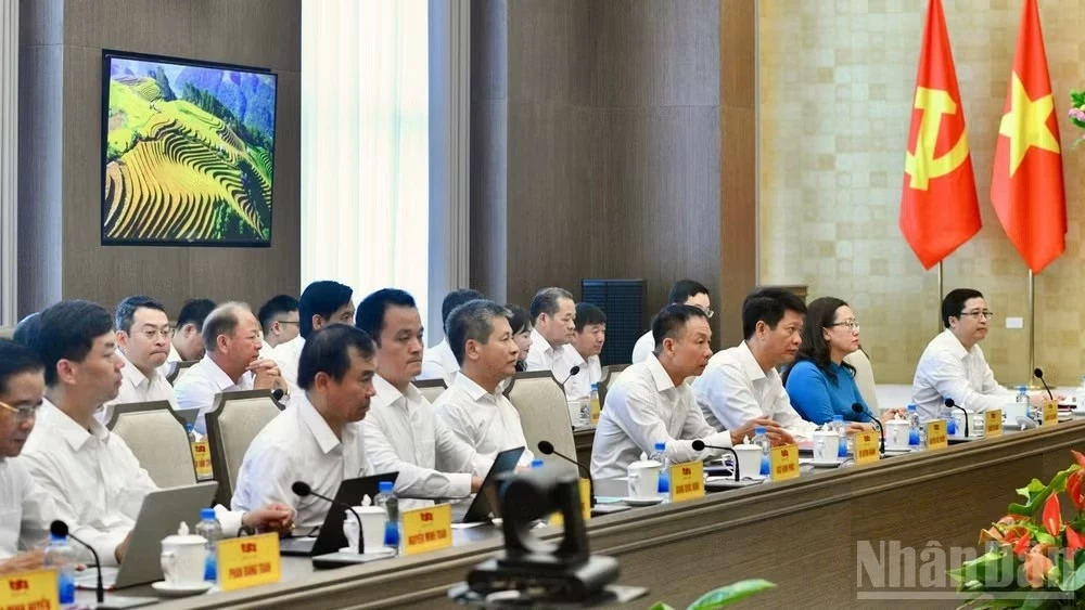 Thủ tướng Lê Minh Hưng chủ trì cuộc làm việc với Ban Thường vụ Tỉnh ủy Lào Cai
