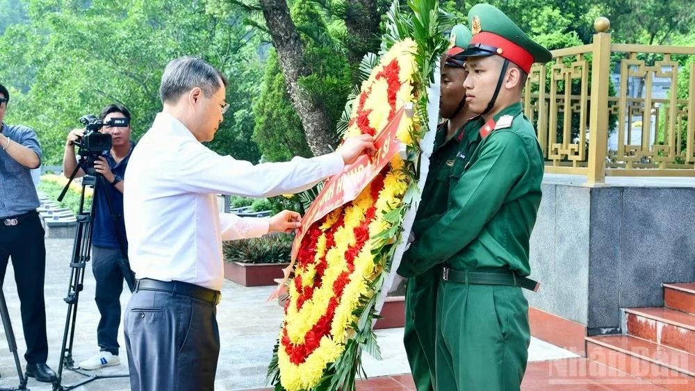 Thủ tướng Lê Minh Hưng chủ trì cuộc làm việc với Ban Thường vụ Tỉnh ủy Lào Cai