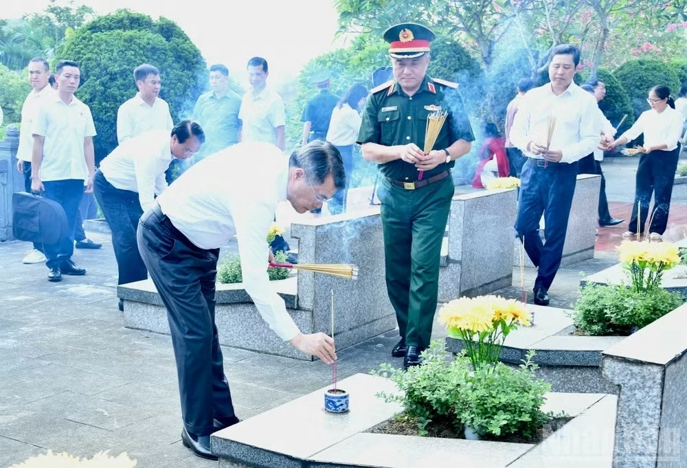 Thủ tướng Lê Minh Hưng chủ trì cuộc làm việc với Ban Thường vụ Tỉnh ủy Lào Cai