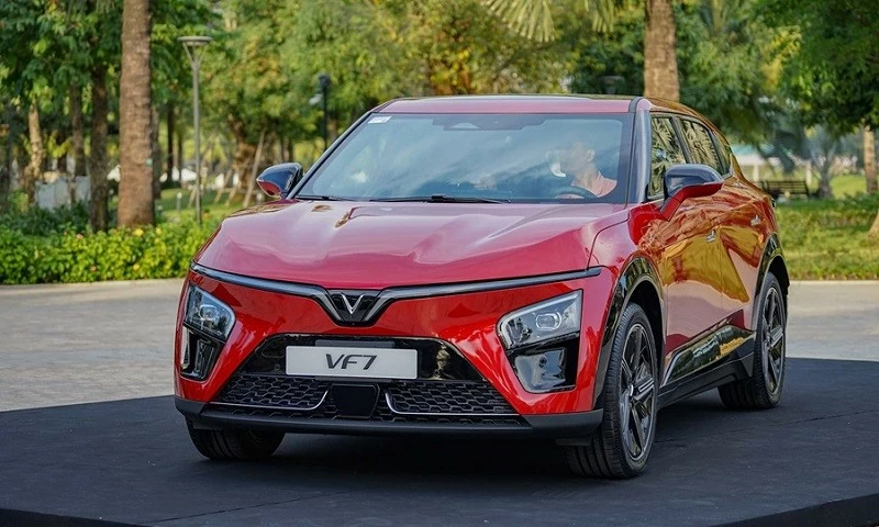 Top 5 xe SUV hạng C bán chạy nhất tháng 6/2026: VinFast VF 7 bức tốc mạnh mẽ. Top 5 xe SUV hạng C bán chạy nhất tháng 6/2026: VinFast VF 7 bức tốc mạnh mẽ.