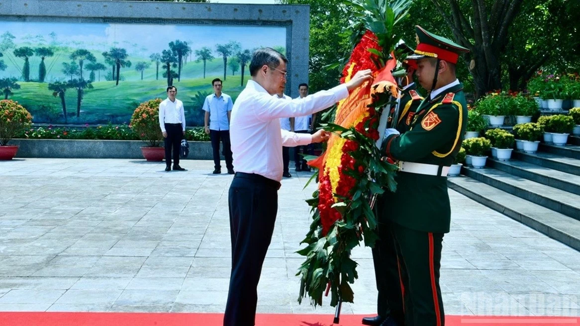 Thủ tướng Chính phủ Lê Minh Hưng chủ trì cuộc làm việc với Ban Thường vụ Tỉnh ủy Phú Thọ