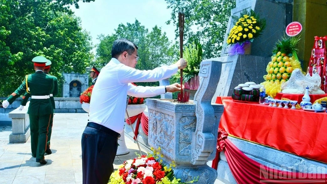 Thủ tướng Chính phủ Lê Minh Hưng chủ trì cuộc làm việc với Ban Thường vụ Tỉnh ủy Phú Thọ