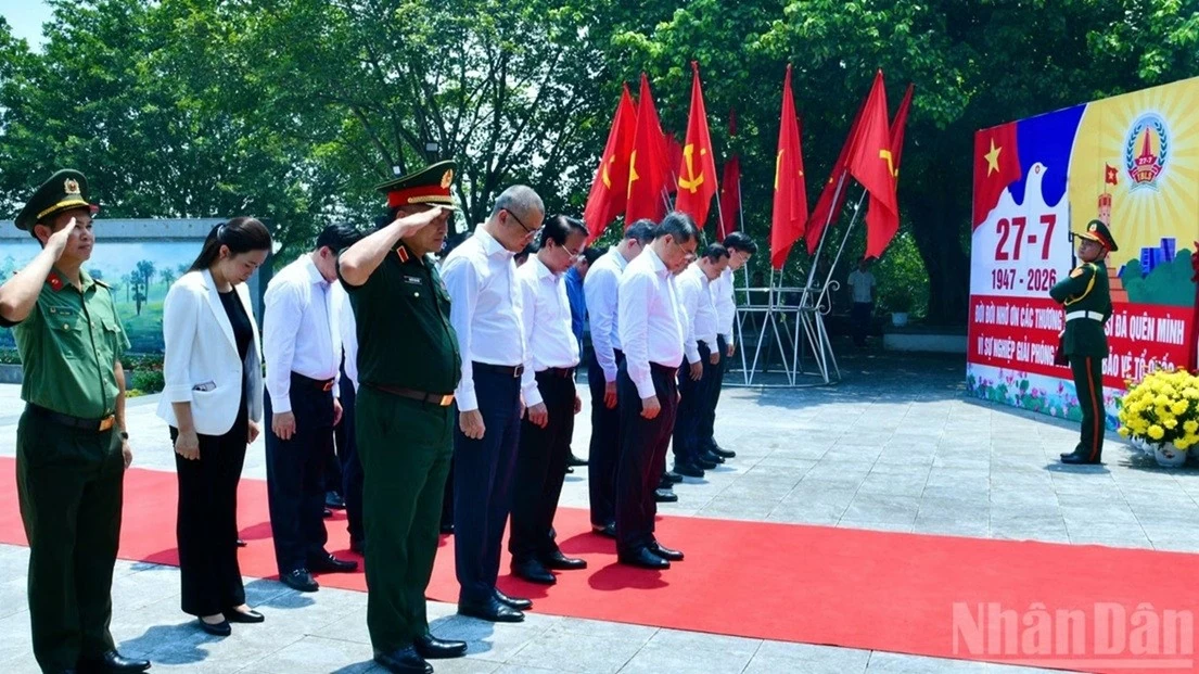 Thủ tướng Chính phủ Lê Minh Hưng chủ trì cuộc làm việc với Ban Thường vụ Tỉnh ủy Phú Thọ