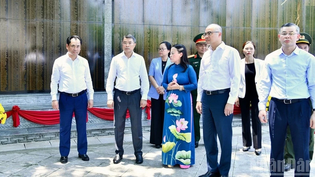 Thủ tướng Chính phủ Lê Minh Hưng chủ trì cuộc làm việc với Ban Thường vụ Tỉnh ủy Phú Thọ