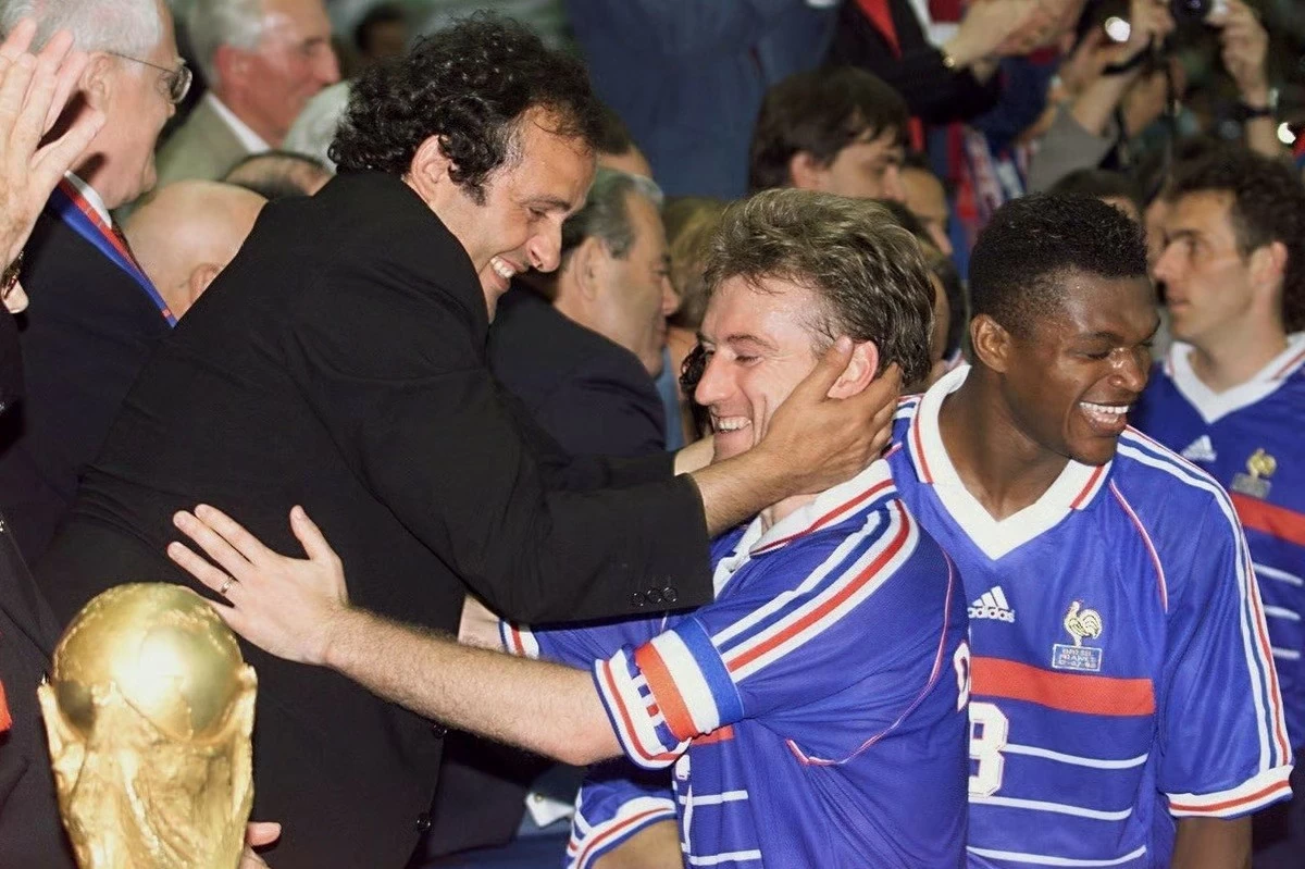 Didier Deschamps và lời tạm biệt của một kỷ nguyên: Người đưa bóng đá Pháp vô địch World Cup trên hai cương vị đặc biệt Didier Deschamps và lời tạm biệt của một kỷ nguyên: Người đưa bóng đá Pháp vô địch World Cup trên hai cương vị đặc biệt