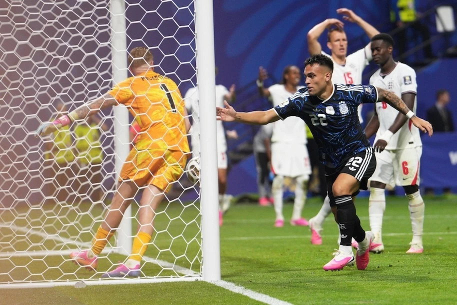 Kết quả bóng đá World Cup 2026: Argentina 2-0 Anh: Messi lập cú đúp kiến tạo đỉnh cao, Argentina ngược dòng đánh bại tuyển Anh để vào chung kết Kết quả bóng đá World Cup 2026: Argentina 2-0 Anh: Messi lập cú đúp kiến tạo đỉnh cao, Argentina ngược dòng đánh bại tuyển Anh để vào chung kết