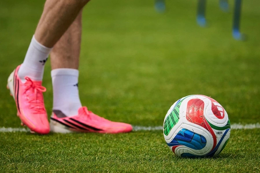 Giải mã trái bóng World Cup: Công nghệ đặc biệt khiến FIFA không thể để CĐV mang về Giải mã trái bóng World Cup: Công nghệ đặc biệt khiến FIFA không thể để CĐV mang về