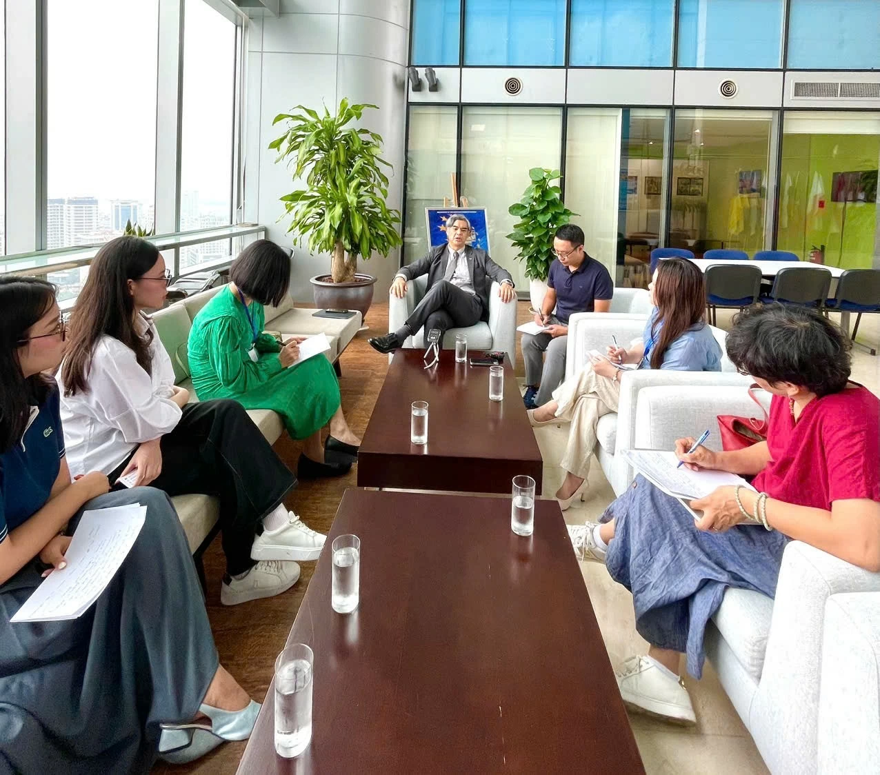 Đặc san HNNG: Đại sứ EU tại ASEAN: Việt Nam sẽ tiếp tục đóng vai trò tích cực về mặt ngoại giao trong khu vực và trên trường quốc tế Đại sứ Liên minh châu Âu tại ASEAN: Kỳ vọng Việt Nam tiếp tục thúc đẩy ngoại giao đa phương